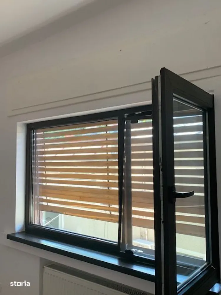 proprietar, Vand villa superba in sec 1 zona cismigiu-plevne.9 camere - proprietar Vand villa superba in zona cismigiu -plevnei. 200 mp. renovata in 2020.  casa este formata din 2 apartamente cu intrari diferite.(toata istalatia electica a fost inlocuita si canalizarea. la etajul 1 apartamentul este format din5 camere, parter 4 camere. curte individuala ( apartamentele nu se vand separat)Aditional, la etajul unu ese pusa placa daca se doreste sa s construiasaca mansarda sau etaj. in zona fiind permis 4 nivele. Suntem deschisi  si pentru firme. Ne puteti contacta la nr de tel.