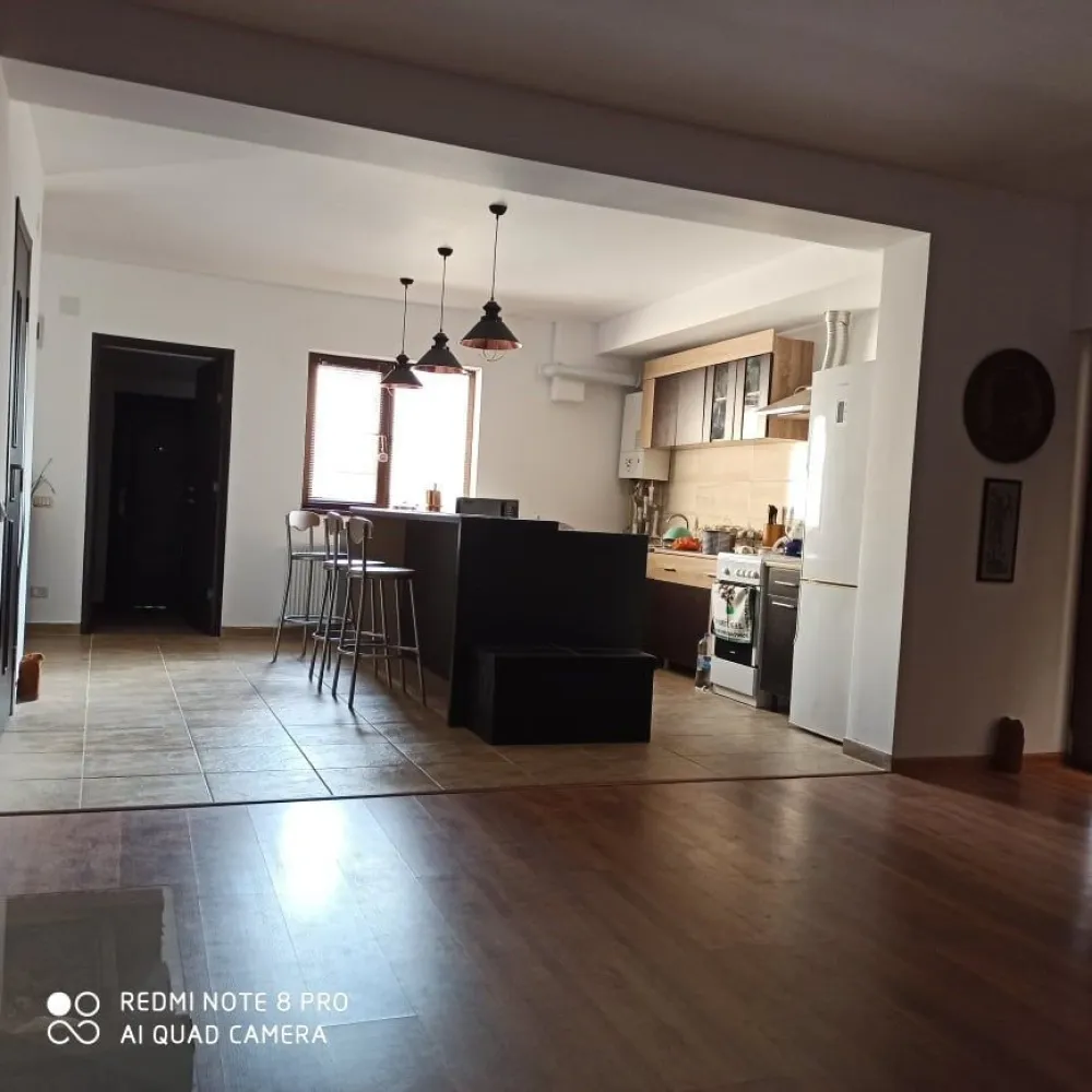Casa Domnesti Ilfov - DE VANZARE CASA DOMNESTI Cartier rezidential Constructie 2017 ASFALT,bariera acces, Suprafata totala 190 m2+70 m2 pod depozitare+ terasa 20 m2+ pavele Casa nefolosita compusa din 5 camere, 2 bai,magazie (33m2 incorporata in cladire),camera tehnica,antreu. Parterul de 120 mp este compus din living70 mp,antreu 6 mp,birou 10 mp,magazie incorporats in corpul cladirii cu acces direct din casa de 33 mp.Camera tehnica 2 mp,baie de serviciu. Etajul de 70 mp cuprinde 3 camere + baie Pod de 70 mp izolat Terasa 20 mp Pavele. ASFALT,bariera acces Teren 225 m2 180.000 EURO Pt mai multe detalii si poze ma contactati in privat