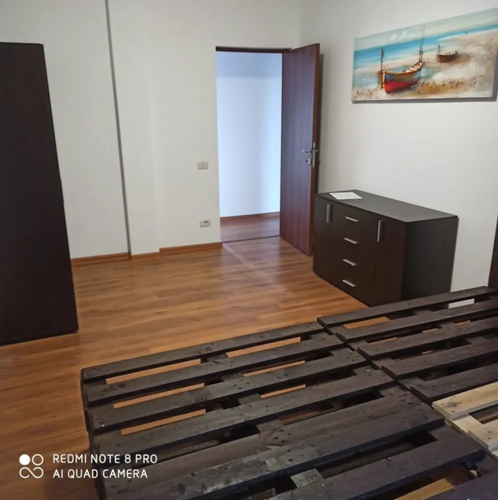 Casa Domnesti Ilfov - DE VANZARE CASA DOMNESTI Cartier rezidential Constructie 2017 ASFALT,bariera acces, Suprafata totala 190 m2+70 m2 pod depozitare+ terasa 20 m2+ pavele Casa nefolosita compusa din 5 camere, 2 bai,magazie (33m2 incorporata in cladire),camera tehnica,antreu. Parterul de 120 mp este compus din living70 mp,antreu 6 mp,birou 10 mp,magazie incorporats in corpul cladirii cu acces direct din casa de 33 mp.Camera tehnica 2 mp,baie de serviciu. Etajul de 70 mp cuprinde 3 camere + baie Pod de 70 mp izolat Terasa 20 mp Pavele. ASFALT,bariera acces Teren 225 m2 180.000 EURO Pt mai multe detalii si poze ma contactati in privat