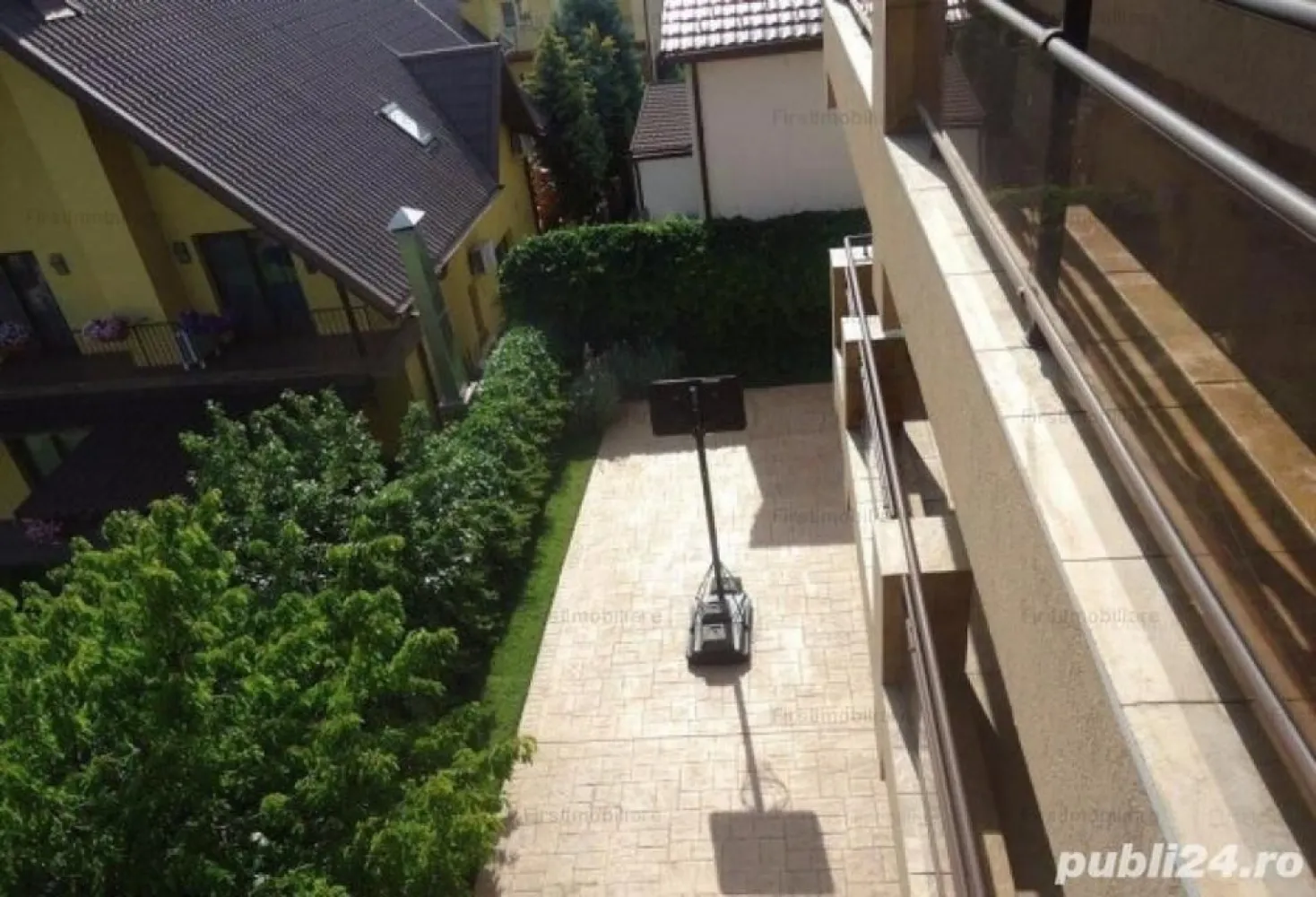 Pipera Vand Birou Locuinta Vila Casa Proprietar Comision 0% - Vand vila Pipera Zona linistita de vile. Teren 890 mp. Suprafata construita 840 mp Proprietatea are o compartimentare eficienta a spatiului. Finisaje de calitate. P+ET+M Parter: Doua terase acoperite+doua bucatarii+doua camere ale centralei,camara+doua holuri+doua grupuri sanitare+doua livinguri. Etaj:Doua dormitoare cu grup sanitar+patru dormitoare+doua grupuri sanitare+doua holuri+balcon. Mansarda:Deschsa+doua camere tehnice+doua grupuri sanitare+balcon. Proprietatea este compusa din doua vile in oglinda racordate independent la utilitati. Proprietar comision 0% Mai multe relatii la telefon0_7_6_5_4_7_5_3_5_9. Nu raspund la mesaje.