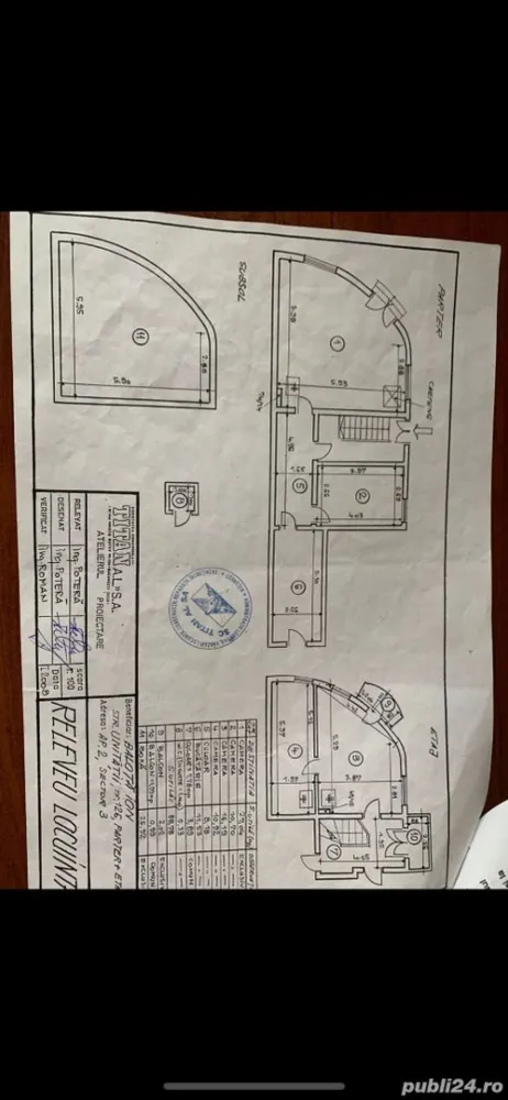 Casa de vanzare Baba Novac Dristor - Casă de vânzare suprafață utilă 88mp, curte mică cu grătar, magazie și beci pentru depozitare. - Parter: 3 camere, 1 bucatarie, 1 baie si 1 debara - Etaj: 2 camere, 1 baie, 1 balcon individual și 1 balcon comun Casa este amplasată în zona Baba Novac Dristor, foarte accesibilă, vis-a-vis de Clinica Gral Medical și Spitalul Oncofort: - la 5 minute de Primăria Sectorului 3 și Scoala Gimnaziala nr. 80 - 3 minute până la prima benzinarie - 5 minute până la stația de metrou Dristor - 5 minute până la stația de tramvai Dudești - 10 minute până la Bulevardul Unirii - 10 minute până la Mall Vitan - 15 minute până la Mall Park Lake Numeroase magazine alimentare în zonă, unități bancare, unități medicale, farmacii, facilități (sală de fitness 1 minut). Amplasarea locuinței este ideală și pentru investiții. Pentru mai multe detalii sau poze, puteți sa îmi lăsați mesaj aici sau să mă contactați la numărul de telefon din anunț: