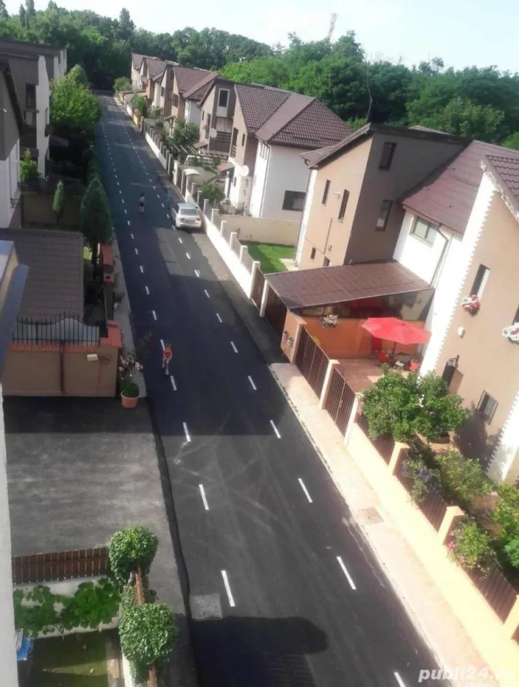 Prelungirea Ghencea - vila 5 camere - Prelungirea Ghencea (sere), Bucuresti sector 6, semi stradal. Strada privata, poze reale Incalzire in pardoaeala, centrala noua. Toate utilitatile: canalizare, Apa Nova. Constructie 2010. Parter: hol, living, dormitor, grup sanitar, bucatarie inchisa, terasa. Etaj : 3 dormitoare, 2 grupuri sanitare, 2 balcoane. Pod inalt Vedere Est- Vest direct in padurea de salcami, zona protejata. Deosebit de civilizat si vecini linistiti. Casa sigura, caramida, plan structura respectat. Detalii telefonic