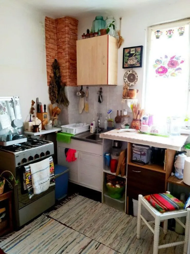 Casa la curte 3 camere, teren total 250 mp, zona Mihai Bravu