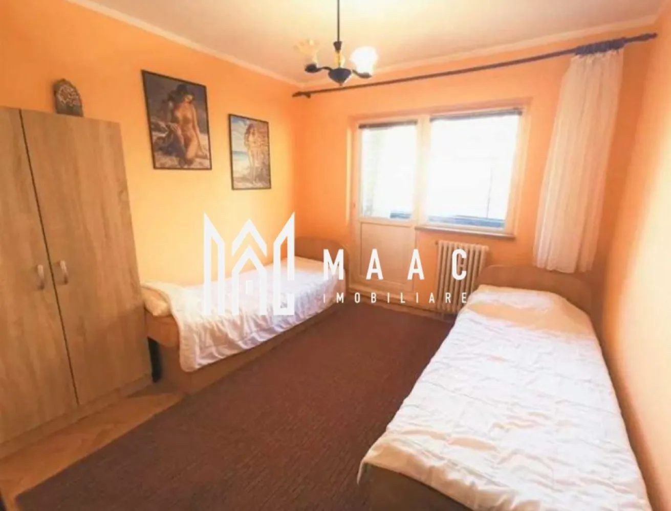 BLACK FRIDAY I Apartament 4 Camere I Decomandat I Rahovei - BLACK FRIDAY - Profită de cea mai bună perioadă din an pentru a deveni proprietar! Reducere de 5.100 euro Pret vechi - 135.000 euro Pret promotional - 129.900 euro Proprietate ideală pentru locuit sau investiție, situată la etajul 3 dintr-un bloc cu 4 etaje, poziționat în mijloc (fără colțuri), într-un imobil solid, termoizolat integral, cu acoperiș refăcut (fără mansardă) și doar 10 familii în întreaga scară – câte 2 pe etaj. Un bloc curat, liniștit, cu vecini civilizați. Compartimentare Suprafață utilă:75 mp 3 camere bine proporționate 2 balcoane (orientare est-vest: lumină naturală toată ziua) 1 baie aerisită natural Bucătărie separată Pivniță inclusă Geamuri termopan integral Uși interioare și ușă de intrare schimbate Parchet din lemn masiv (fag) Centrală termică proprie Apartamentul este complet izolat Beneficii suplimentare: Bloc călduros, cu întreținere redusă Spațiu verde în jur, iluminat stradal modern Alei și parcări recent amenajate Posibilitate de parcare în fața blocului sau loc supravegheat video (contra cost) Vecinătate liniștită, cu acces rapid către toate facilitățile Localizare excelentă: Piața Rahovei – zonă retrasă de la trafic, dar centrală La doar 2 minute de: piață agroalimentară, școală, Carrefour Market, Clinica Cedonia, biserică Acces rapid către Bulevardul Mihai Viteazul 10 minute pe jos până la Lidl, Dedeman 20 minute până la Promenada Mall Transport public în toate direcțiile – stații foarte apropiate Pentru mai multe detalii, precizați telefonic că ați văzut anunțul cu ID:CP2779276 }}