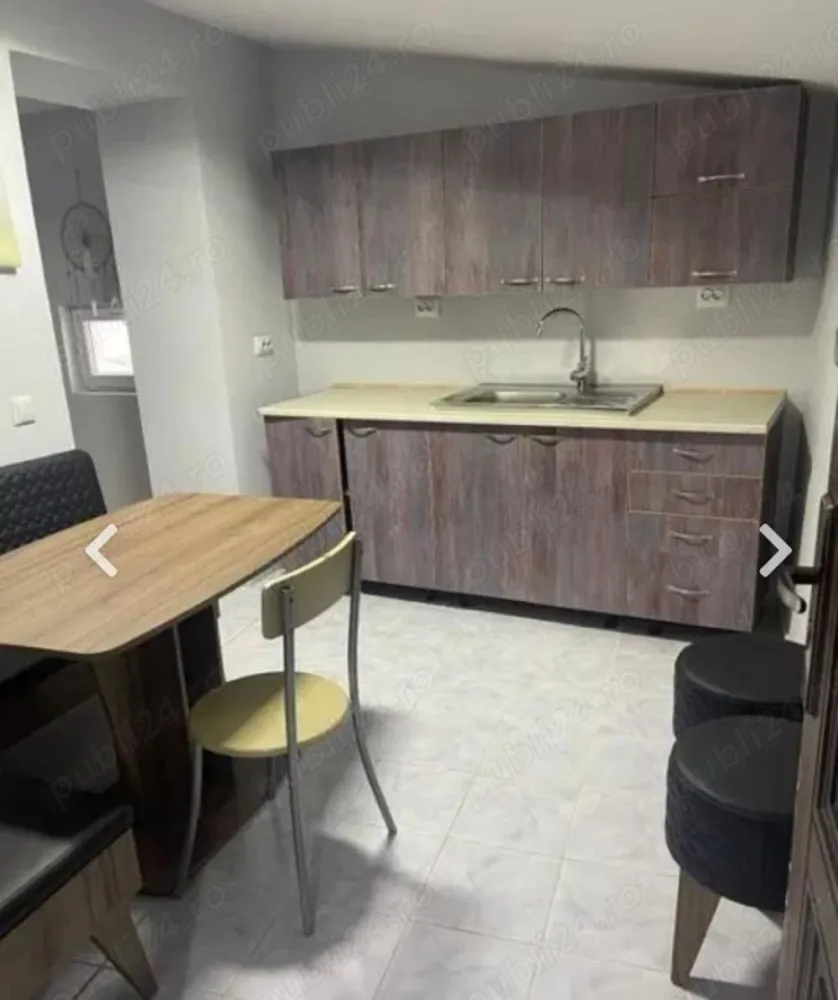 Direct proprietar casa 4 camere zona Romana fara comision - Casa renovata complet recent 4 camere 3 bai 2 bucatarii proprietar avi:
