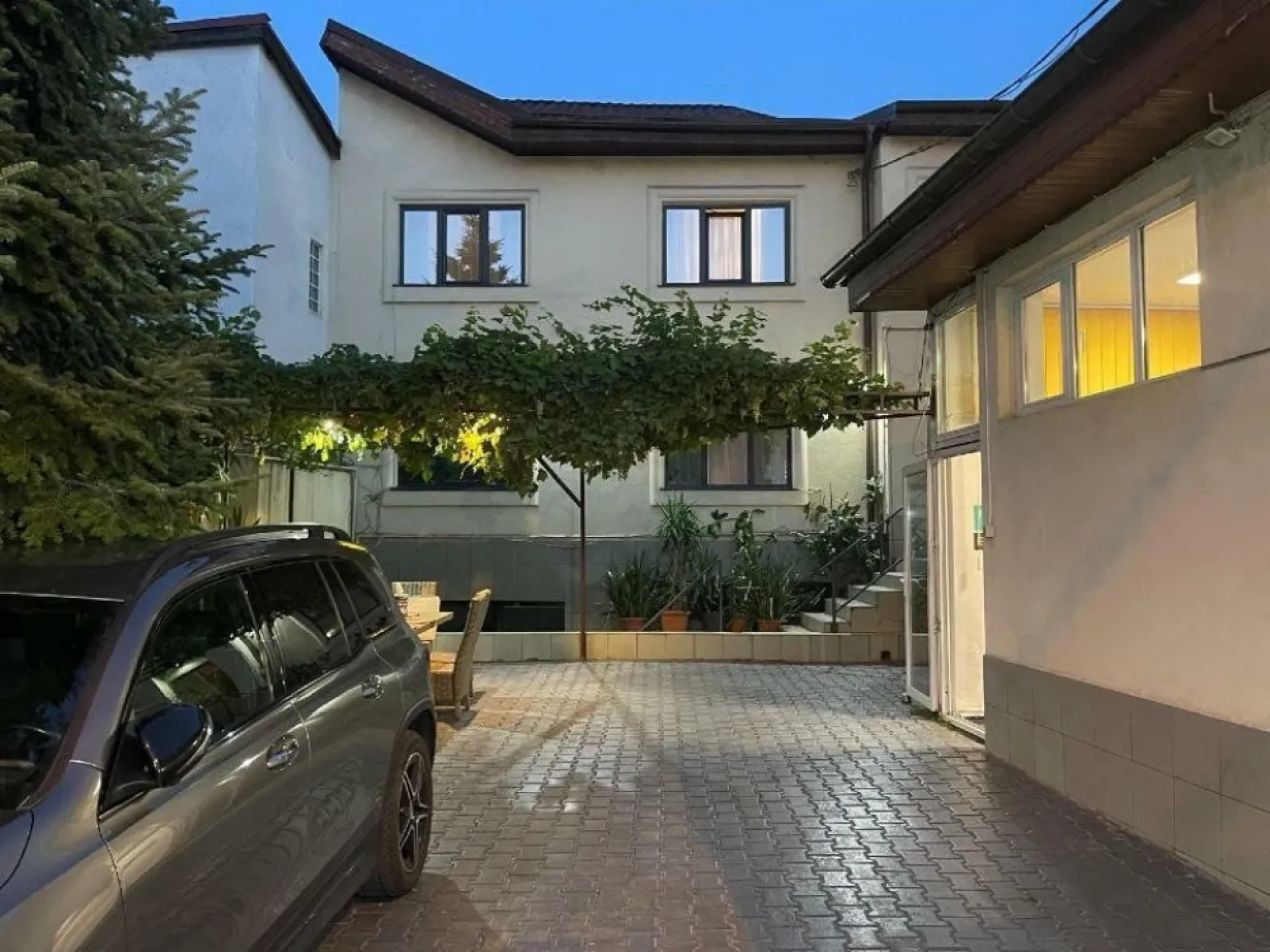 Vila / Spatiu Comercial Stradal 20m deschidere