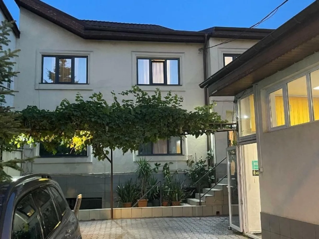 Vila / Spatiu Comercial Stradal 20m deschidere