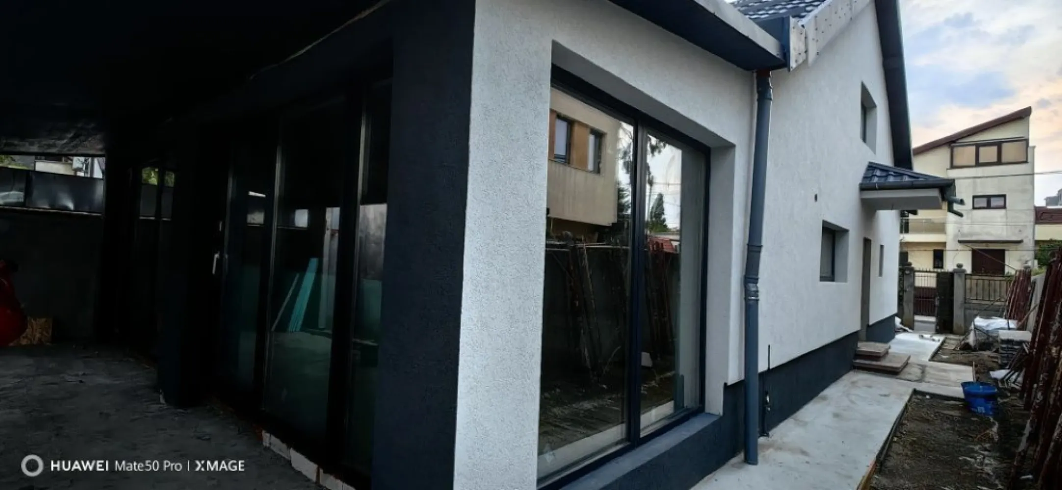 Direct proprietar casa individuala Barbu Văcărescu - Direct proprietar, Ofer spre vanzare casa individuala cu suprafata de 200 mp (P+1) 4 camere , 3 dormitoare , 3 bai , living spatios de 46 mp , bucatarie , 1 terasa de 24 mp , situata pe o strada cu sens unic fara trafic , zona linistita.Casa se afla in renovare completa cu termen de finalizare luna septembrie. Acces rapid la mijloace de transport , locatii in imediata apropiere : parcul baza sportiva Tei , Pescariu , parcul Verdi . Preț 449000 euro.