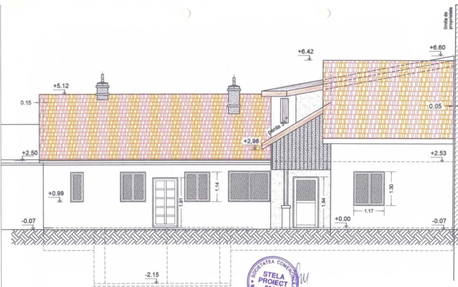 Casa cu teren 570/650 mp sect 5 Antiaeriana int. Alexandriei - Proprietar, ofer teren 570 mp situat in spatele bisericii Sf. Parascheva de la intersecția dintre Antiaeriană, Alexandriei si București-Magurele, cu casa 170 mp parter + 135 mp mansarda neamenajata, + sera beton cu piscina 75 mp cu acoperis transparent, incalzita. Mai este disponibila suplimentar o parcela de 80 mp in continuarea terenului spre vest cu constructie 100% pe toata suprafata, garaj +magazie demolabile, caz in care se mai adauga 32.000 euro la preț si pe parcela rezultata de 650 mp in total se poate demola si contrui un bloc sau alte variante de investitie/utilizare, Se poate locui, inchiria, sediu firma, sau mixt, mici spatii comerciale partial/partial locuit. Casa are doua grupuri sanitare, un dormitor, un birou, un open space de 40 mp cu 3 sectiuni -draperii, doua intrari separate, bucatarie, camara, atelier, garaj izolat cu gresie, încălzire (sala de fitness), parcare betonata pentru 10 masini in curte (momentan exista un solar demontabil pe 65 mp din parcare), bunker 8 mp, 3.5 m adancime cu acces prin curte, subsol 7 mp cu gresie, finisat. Geamuri termopan, gresie, faianta, parchet, incalzire cu 3 surse: centrala gaze, centrala lemne, aer conditionat. Necesita zugravit, mici reparatii la pereti. Curent electric, gaze, apa retea + apa put irigatie. Deschidere 37 m cu orientare spre sud, adancime teren ~15m. Doua porti de acces la extremitatile estica si vestica, una pietonala + una auto 4 m deschidere, automatizata electric cu telecomanda, include si o a doua poarta pietonala. Ofer proiect de supraetajare a constructiei actuale pentru care am obtinut autorizatie de construire dar a expirat intre timp, trebuie redepus daca se doreste supraetajare. Pretul oferit este cu eliberare in 8 luni. Se poate negocia si pentru eliberare mai repede. In apropiere se gasesc magazine, multiple mijloace de transport in comun, parcuri, malluri: -Hypermarket Carrefour Alexandriei la 400 m -Kaufland 300 m, -10 magazine alimentare la 50 m -Lidl Teius 800m -Piata Rahova 1.6 km -Piata Pucheni 2.5 km -Carrefour Vulcan 2.6 km -Liberty Mall 3 km -Auchan Drumul Taberei 3 km -Mall Afi Palace Cotroceni 3.5 km -250 m tramvai 32 zona Unirii -200 m autobuz 226 Piata Romana -400 m troleibuze 91,96 Gara de Nord -statiile de metrou Orizont si Academia Militara 3.2 km -Parcul Carol 4.2 km -Parcul Tineretului 4.3 km -Gradina Botanica 4.5 km -Parcul Izvor 4.7 km -Parcul Cismigiu 5km -Parcul Moghioros 5.5 km In viitor, conform proiectelor urbanistice in desfasurare, va exista in zona si metrou pe linia Bragadiru – Voluntari, un drum expres care va face legatura cu strada Brasov din cartierul Drumul Taberei iar soseaua Bucuresti-Magurele se va extinde pe patru benzi asa cum este deja in segmentul din Magurele. Proprietatea are cadastru si intabulare. Mai multe detalii si fotografii la cerere.