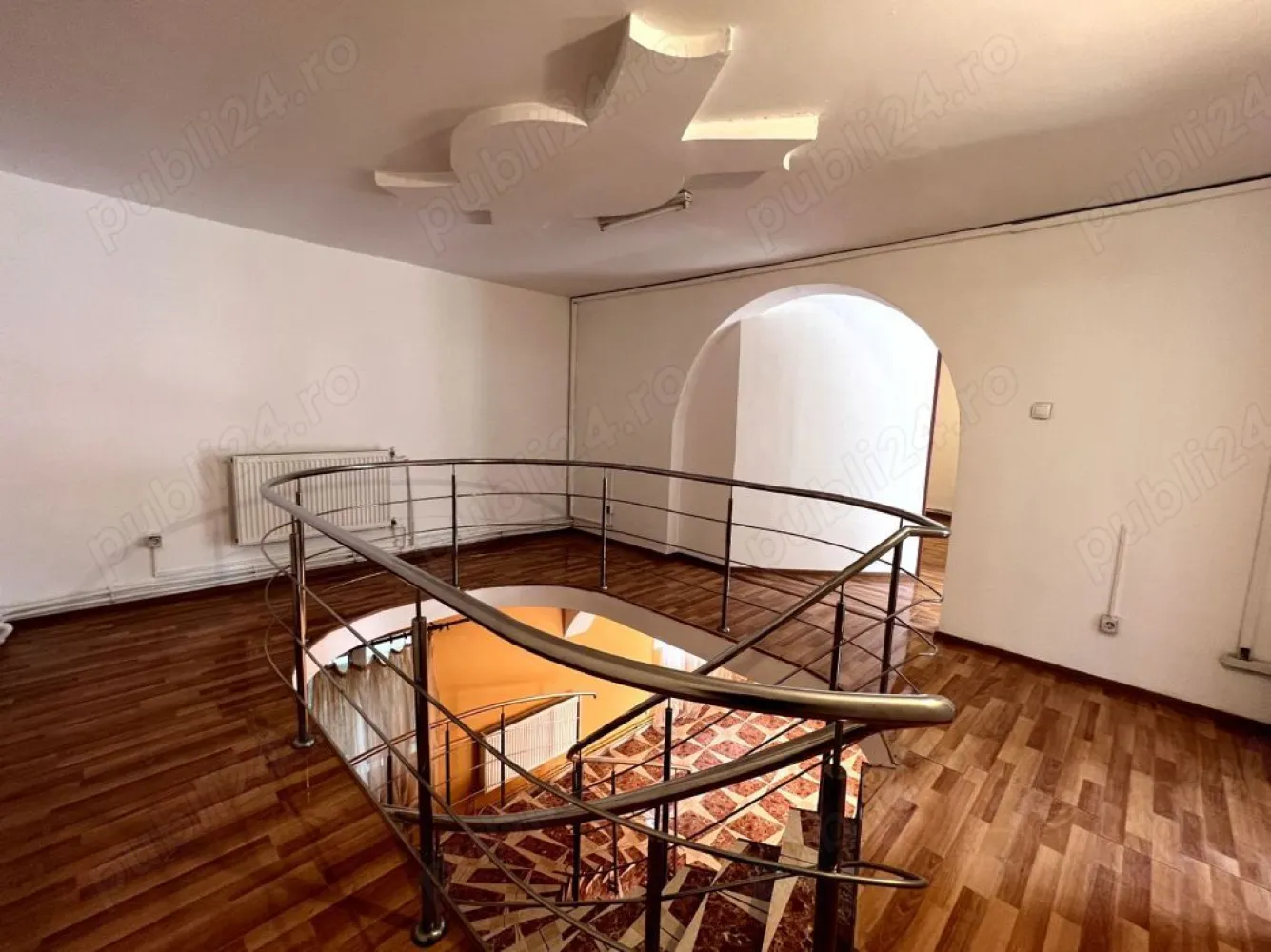 casa vila de vanzare zona mihai bravu strada nucului nr 51 - casă Mihai bravu 317M deschidere 11M ideal pentru un bloc !