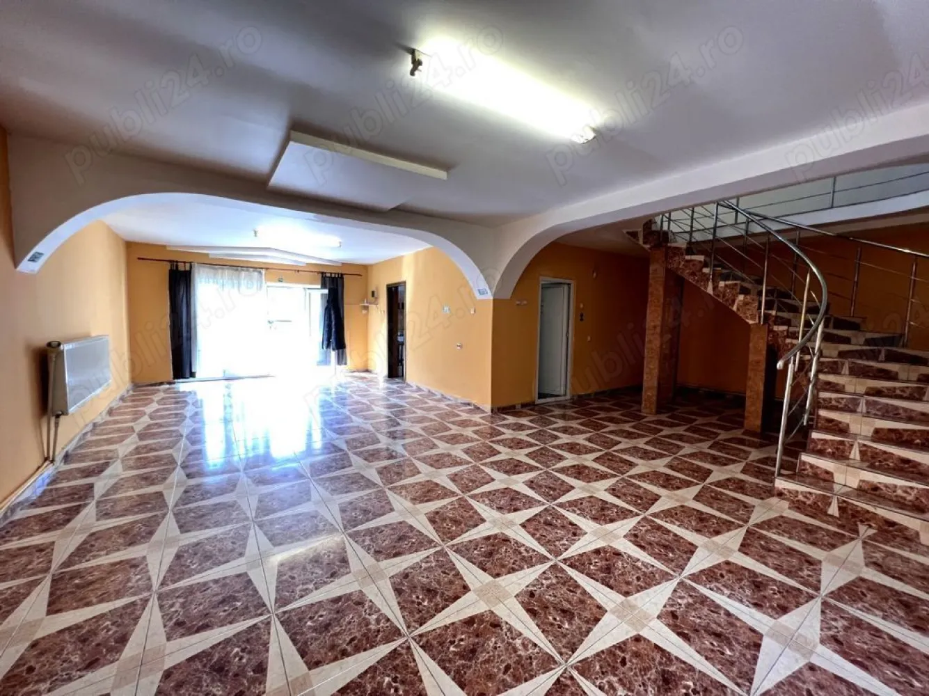 casa vila de vanzare zona mihai bravu strada nucului nr 51 - casă Mihai bravu 317M deschidere 11M ideal pentru un bloc !