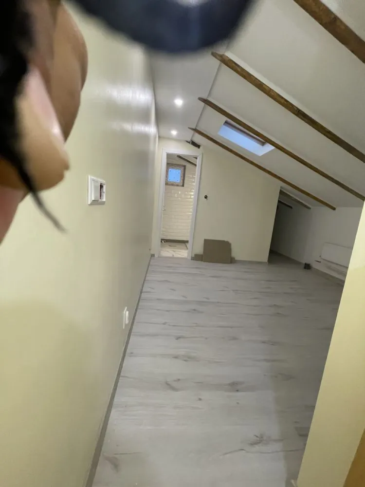 Casa Domenii -Turda-Ion Mihalache - Proprietar vand casa situata in cartierul Domenii, 3 camere 2 bai 1 bucatarie , beci si terasa , curte !! Renovata in totalitate !! Este situata pe strada cu biserica scoala si gradinita !! La 50 metri e centrul de sanatate Caraiman !!