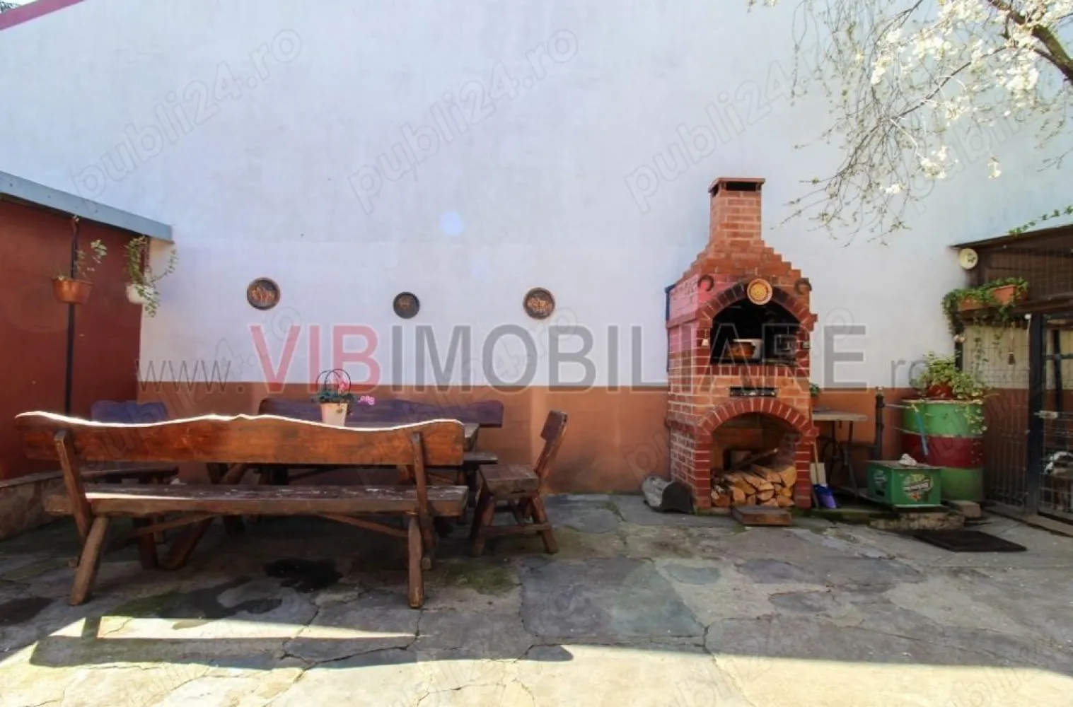 Casa de vânzare Bucureștii Noi. - Casa de vânzare parc Bazilescu, piața 16 februarie. 4camere baie bucătărie, garaj. Locuri de parcare.