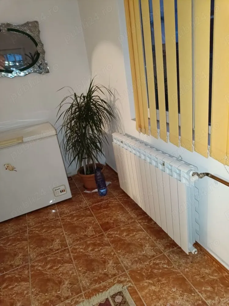 280 mp,cart.23+teren total 273mp,P+E,,mobilat(ne)toate facilit - P+E, din 2005-2007,preț discutabil 1200E mp,zona parc Gării Catelu4 locuri parcare,centrala Motan +13 calorifere