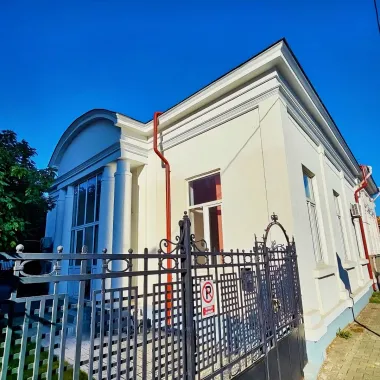 Casă de vânzare zona Uniriii