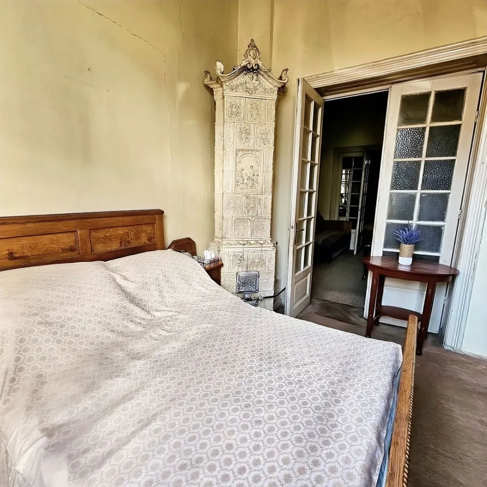 Casă de vânzare zona Uniriii - Casă 144mp supr.utila,162 supr.construita,curte 177 mp,stradal,5camere pe hol plus 2 la etaj,pod inalt, pivniță,servitute de trecere cu piciorul pt.vecinul din fundul curții.