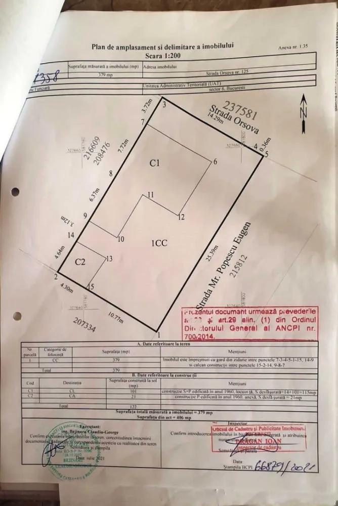 OPORTUNITATE - PROPRIETAR - casa si teren str. Orsova nr 125, sector 6 - OPORTUNITATE - CASA SI TEREN DE VANZARE DIRECT DE LA PROPRIETAR PE STRADA ORSOVA NR 125, SECTOR 6, BUCURESTI. Terenul are 409 mp si dispune de doua deschideri la strada, respectiv la strada Orsova 14.65 metri si la strada Mr. Popescu Eugen de 25.39 metri imprejmuit cu gard de beton. Pe teren exista doua constructii: - casa de caramida cu suprafata construita de 115 mp, respectiv 95 metri utili ce include si pivnita. - constructie tip magazie de 21 mp Casa este construita din caramida, cu fundatie (vizibila din pivnita) si este reabilitata acum ~10 ani, respectiv izolata cu polistiren, geamuri termopane, acoperis nou cu tigla metalica (tabla tip lindab) si centrala termica cu calorifere si instalatie de cupru. In prezent casa necesita renovare la interior. Video real cu terenul si casa: www.youtube.com/watch?v=_labesg0Cx8 Pretul proprietatii este de 230 mii euro si nu este negociabil. Evaluare de catre expert imobiliar la starea actuala, teren + casa = 250 mii euro. NU COLABOREZ CU AGENTII IMOBILIARE SAU CU FIRME DE PROMOVARE!!!