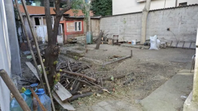 Teren 293 mp si casa 94 mp, doar acces pietonal