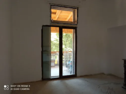 Vand 3 apartamente intr-o vila cu 1 etaj