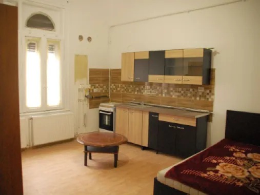 Vand 3 apartamente intr-o vila cu 1 etaj
