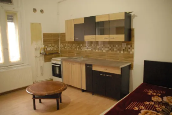 Vand 3 apartamente intr-o vila cu 1 etaj