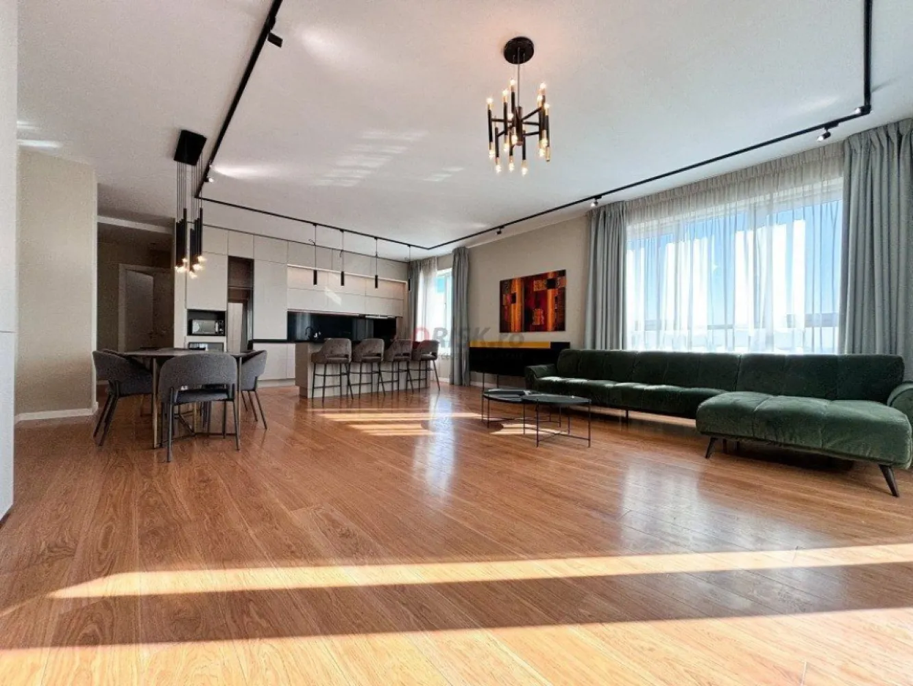 DUPLEX 4 CAMERE Luxul la Tine Acasa ! - COMISION 0% Va invitam sa deveniti parte din comunitatea selecta a LUXURIA Residence, o emblema a luxului si a designului contemporan, cu acest apartament tip DUPLEX de 4 Camere, ce se intinde pe o suprafata TOTALA de 190mp, avand o terasa de 18 mp, 3 bai, 3 dormitoare si un Living spatios impreuna cu spatiul dedicat bucatariei. Aflat la etajul al 10-lea si al 11-lea ai unei cladiri de 11 etaje, acesta proprietate ofera o vedere panoramica impresionanta, avand in prim plan zona de case si cladiri noi. Te vei bucura in fiecare zi de multa lumina naturala datorita pozitionarii si a geamurilor mari, oferindu-ti astfel confortul si stilul de viata exclusivist. Acest Apartament va deveni pentru tine ACASA pentru ca iti ofera TOT ceea ce este necesar si suficient. Aflat intre parcurile Herastrau, Kiseleff si Bazilescu, Luxuria Residence este un cartier Verde, un parc intre parcuri. Oferind un mixt de caracteristici unice, greu de gasit in oras, ansamblul ofera un standard inalt de calitate a vietii in cel mai nou pol de dezvoltare a orasului. Va asteptam pentru o vizionare, pentru a experimenta direct ceea ce inseamna standardele inalte ale vietii urbane. Contactati-ne azi pentru a descoperi mai multe despre acest apartament exceptional. BONUS : pretul locului de Parcare este INCLUS