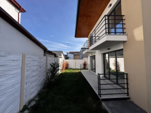 PROPRIETAR Casa Individuala P+1+M Noua la cheie /Doi cocosi Straulesti
