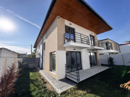 PROPRIETAR Casa Individuala P+1+M Noua la cheie /Doi cocosi Straulesti