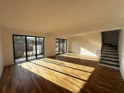 PROPRIETAR Casa Individuala P+1+M Noua la cheie /Doi cocosi Straulesti