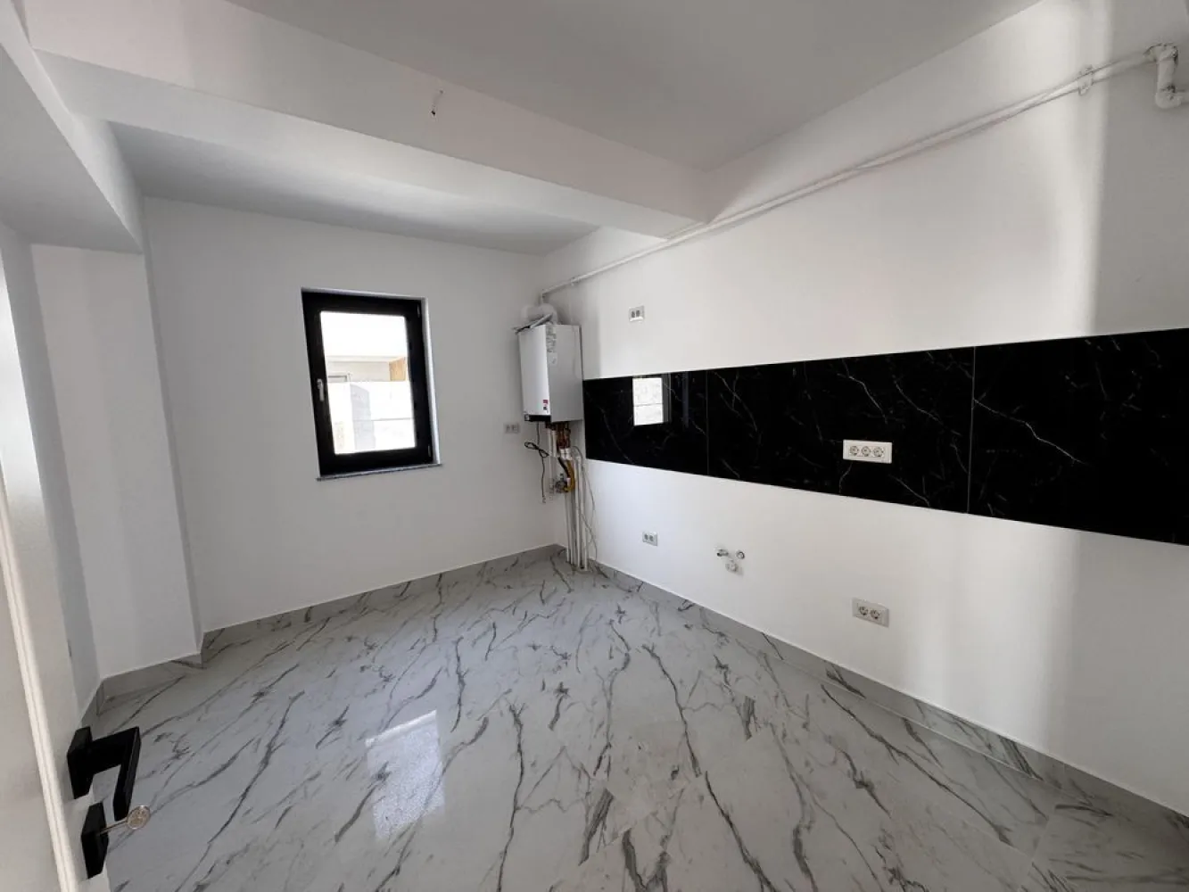 PROPRIETAR Casa Individuala P+1+M Noua la cheie /Doi cocosi Straulesti