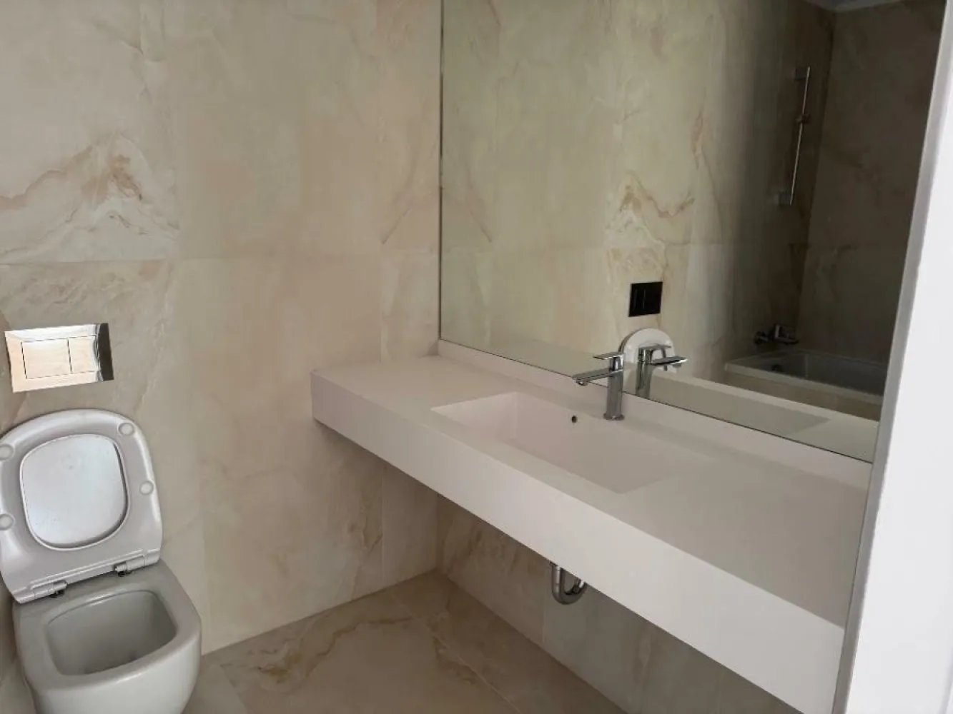 Apartamente cu 3 camere de vânzare în One Lake Club - direct proprietar