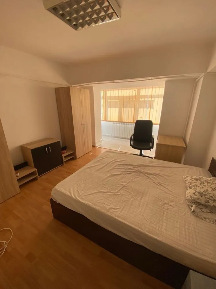 Vand 3camere mare stradal din Blvdul Decebal Bucuresti