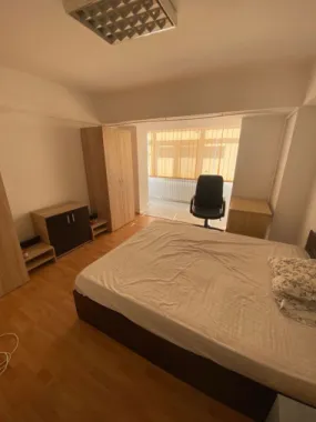 Vand 3camere mare stradal din Blvdul Decebal Bucuresti