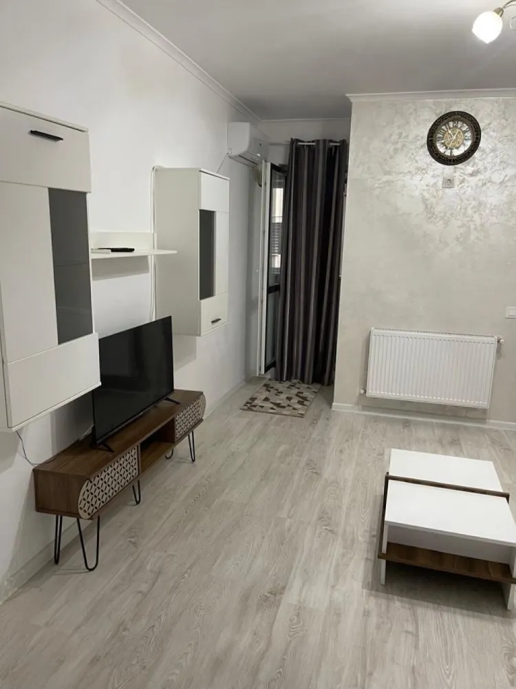 Garsoniera Mobilata si utilata complet, complex Avangarde City - De vanzare Garsoniera in Avangarde City strada Tineretului,Militari Residence. Mobilata si utilata complet cu tot ce este nevoie. Se afla la parter inalt (etajul 1) mai exista un etaj sub, suprafata utila 30mp. Pret 46.000€