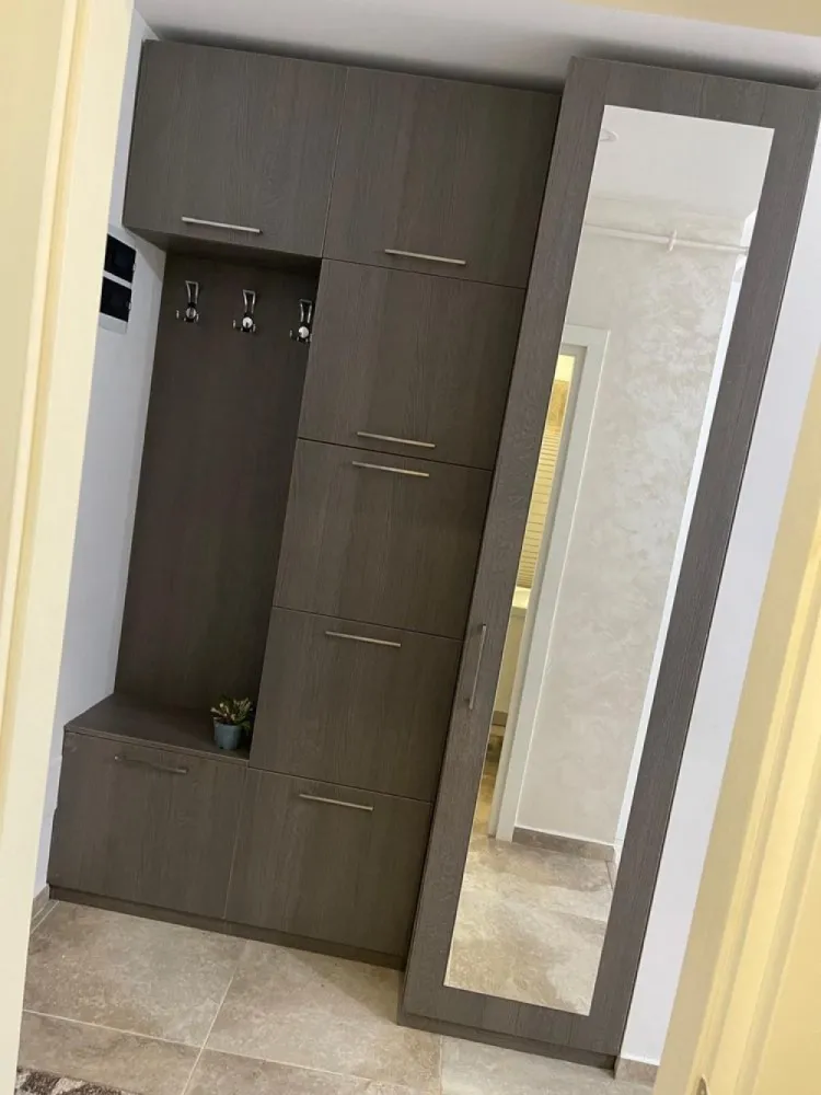 Garsoniera Mobilata si utilata complet, complex Avangarde City - De vanzare Garsoniera in Avangarde City strada Tineretului,Militari Residence. Mobilata si utilata complet cu tot ce este nevoie. Se afla la parter inalt (etajul 1) mai exista un etaj sub, suprafata utila 30mp. Pret 46.000€