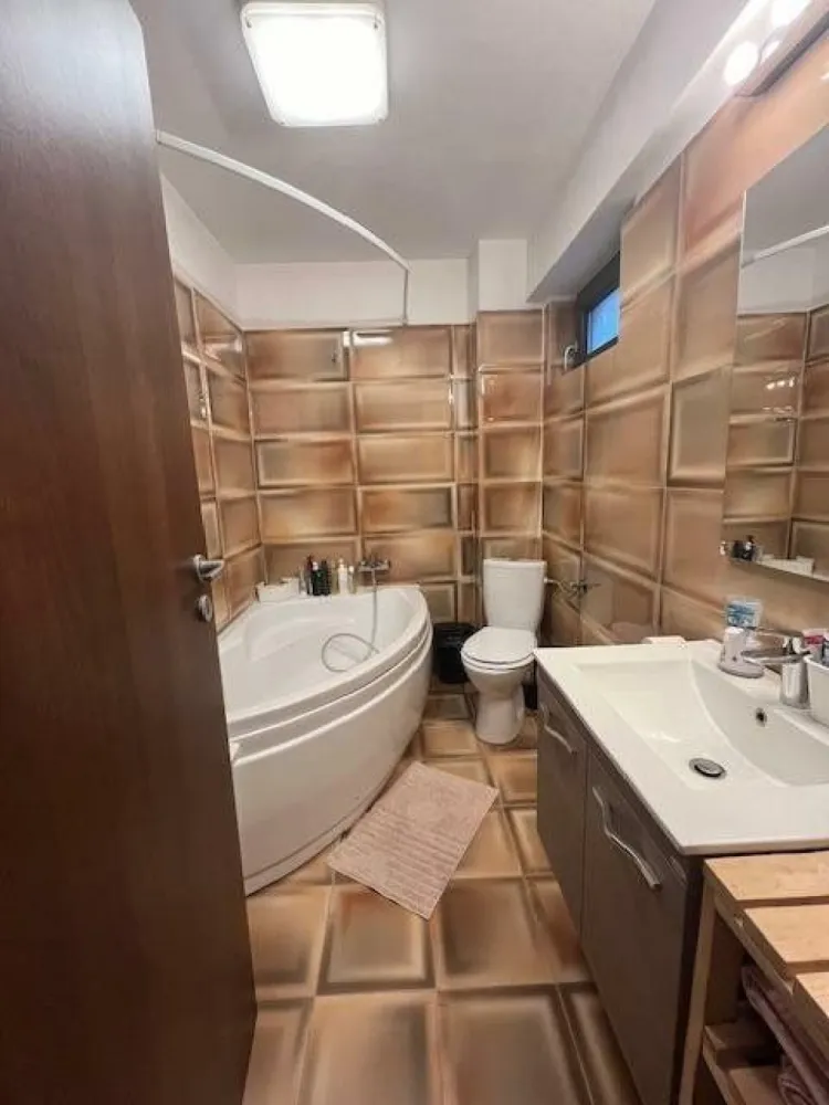 Casa 4 camere cu terasa si loc de parcare subteran