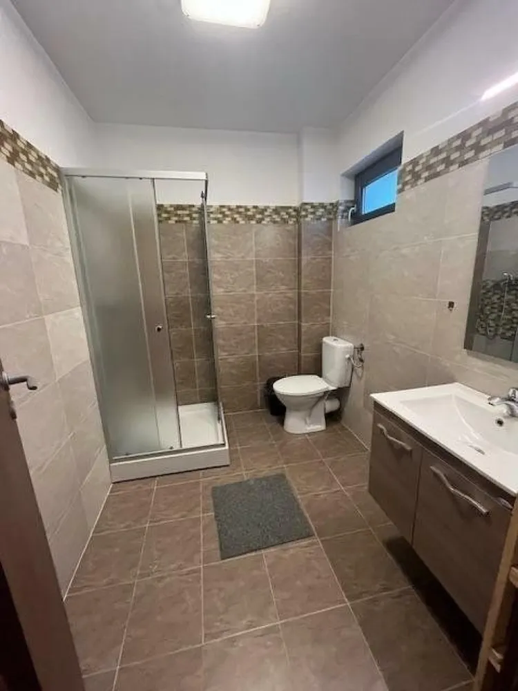Casa 4 camere cu terasa si loc de parcare subteran