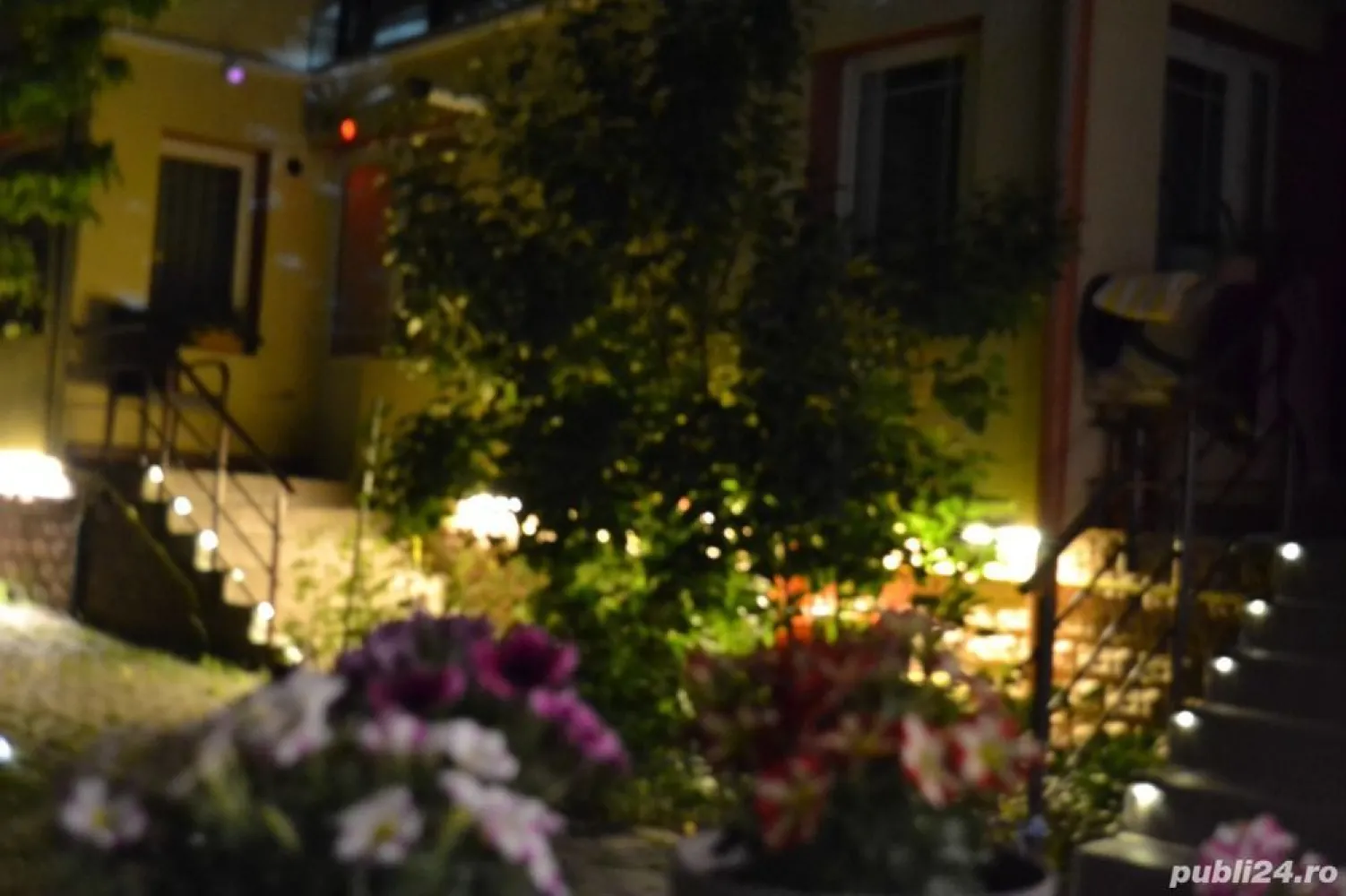 Proprietate de vanzare - Proprietate deosebita, în Copou, str. Lascar Catargi, în imediata vecinătate a ISU Iași, situată la aproximativ 300m de Universitatea Alexandru Ioan Cuza, 400m de Parcul Copou, Spitalul Clinic Parhon, Institutul Inimii, la 250 m de Institutul Regional de Oncologie, la 50m de Centrul de scrining al IRO. Proprietatea este compusa din aproximativ 700 mp de teren, clădire principala și clădire anexa cu suprafața utila totala de aproximativ 750mp, situată pe 4 nivele, cu posibilități de supraînălțate. Proprietatea funcționează ca hotel certificat de 3*, structurat în 15 camere de cazare, un penthaus și o sala de mese. Ca alte facilități exista senzori de fum, centrala de alarmare la efracție, sistem de supraveghere video HD, 2 contori monofazate și unul trifazat cu o putere instalata de 27 KW ora plus doua sisteme fotovoltaice de 6 KW h și 5kvh, separate, cu un total de 36 de panouri. Proprietatea se poate atât vinde cat și inchiria cu relatii la fata locului sau la telefon . Proprietatea este pretabila pentru activități comerciale gen clinica medicala, centru îngrijiri, grădiniță, școală, etc, spațiu de birouri sau alte activități, eligibile fonduri europene. Preț final 1750000 euro cu posibilitate de achitare in 3 transe. Avans 50%.