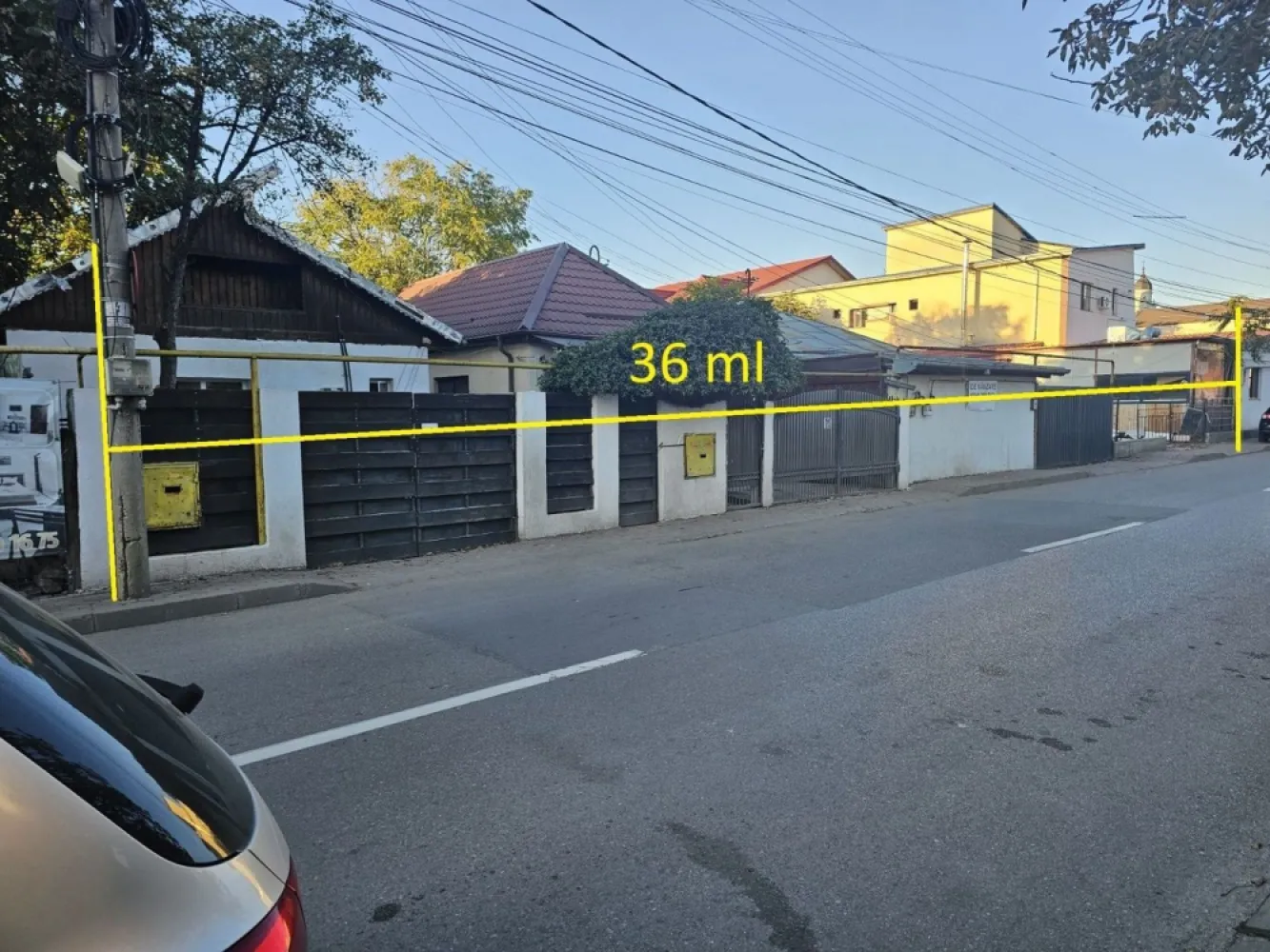 Case de vânzare zona centrala, Palas, centru, central - Se vand 5 proprietăți în zona centrala, cu o suprafață de teren de 1200 mp, la prețul de 1300 euro/mp Strada Ipsilanti: Nr 20 - 350 mp teren Nr22 - 285 mp, construcție 180 mp, 6 camere, bucătărie, baie Nr 24 - 102 mp, construcție 70 mp, 2 camere, bucătărie, baie, hol Nr 24A - 214 mp, construcție 120 mp, 3 camere, bucătărie, baie, hol Total - 600 mp teren Strada Gospodari: Nr 3 - 214 mp Teren, construcție 60 mp, 3 camere, bucătărie, baie. Proprietatile sunt lipite între ele. Proprietatile se afla în zona centrala, în spatele Mitropoliei, pe strada Ipsilanti, la doar 3 minute de Palas Campus. PROPRIETATILE SE VAND IMPREUNA SAU SEPARAT 600 mp 950 mp 1200 mp