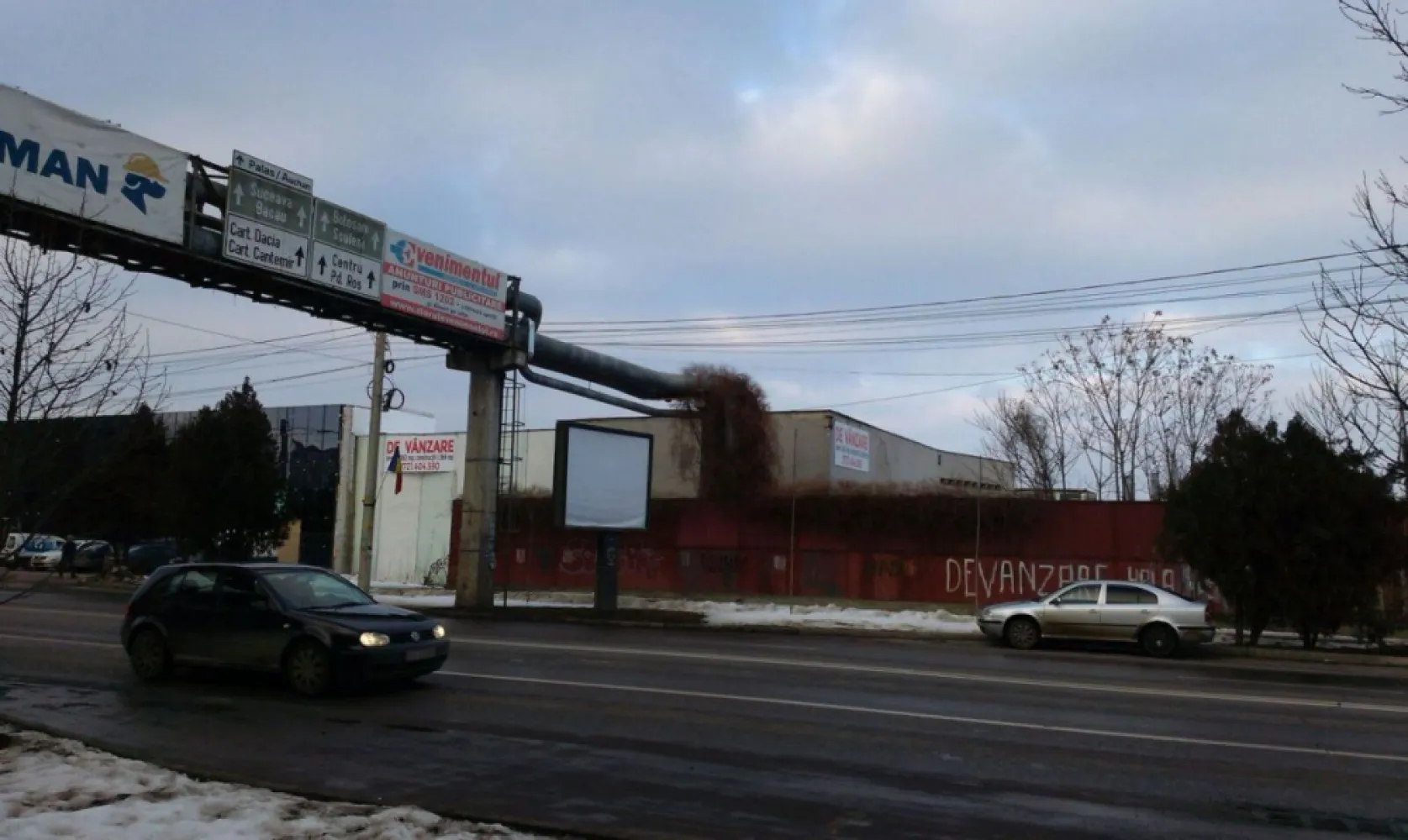 De vanzare HALE 1.368mp teren 3.062mp Jumbo, Dedeman, Lidl, termen plata 3ani - De vanzare HALE 1.368mp, teren 3.062mp bd. Socola langa Jumbo, Dedeman, Lidl, colt intersectie - termen de plata 3 ani; - deschidere de 47m la bd. Socola si 74m la str. Bularga; - dublu acces auto - catre str. Bularga (existent) si spre bd. Socola (exista proiect in curs de amenajare); - colt de intersectie semaforizata, vizibilitate foarte buna, deschidere foarte mare catre traficul auto dinspre Bucium (perpendicular); - halele pot fi compartimentate pe inaltime (parter + etaj); - conductele de termoficare au fost mutate in strada Bularga. indicatori conform PUG nou: - CUT 4 - POT 60% - nu se limiteaza inaltimea maxima - UTR D - Activitati comerciale, servicii, locuinte colective