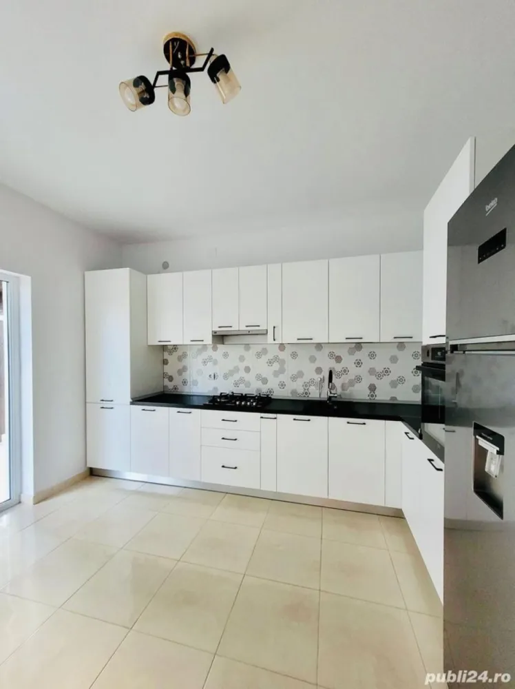 Vila deosebita,zona Hlincea - Se vinde in exclusivitate vila mobilata si utilata modern,curte amenajata complet,rulouri,gazon, arbori ornamentali,terasa acoperita. Casa se afla in Hlincea intr-o zona splendida de vile, o oaza de liniste si un peisaj de vis. Având 125 mp utili si 350 mp teren, imobilul este compartimentat astfel : Parter: living,hol,baie,bucatarie cu iesire pe terasa ; Etaj : 3 dormitoare,balcon, baie; +mansarda. Casa este izolata cu polistiren de 10 , iar podul cu vata bazaltica. Ca localizare sunte aproape de cele 2 manastiri emblematice a Iasului : Hlincea si Cetatuia,la 5 minute de Continental si 20 minute de Palas, Podu Ros. Se accepta credit! Casa se vinde ca in poze! Preț : 155.000 Euro