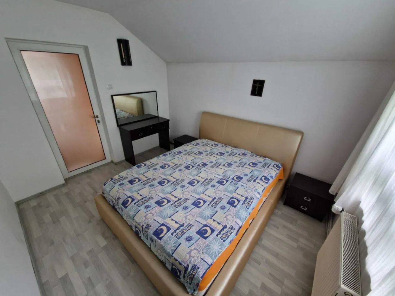 Persoana fizica vand vila Aleea Domenii