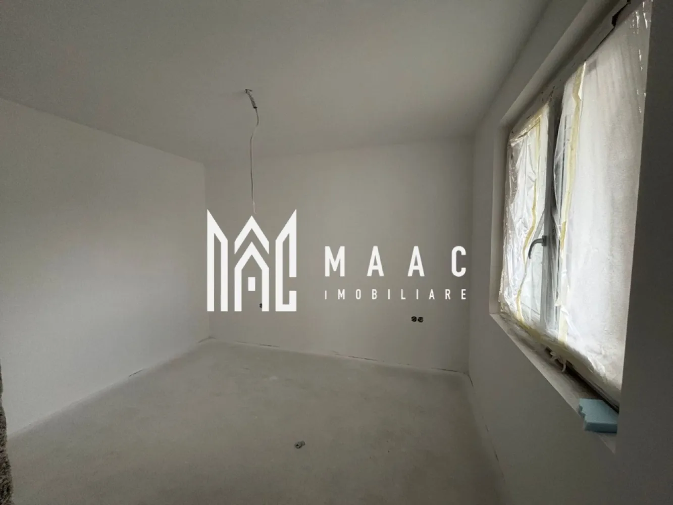 Casa Quadruplex | 4 Camere | 110MPU | Curte 60MP | 2 Balcoane - MAAC Imobiliare vă propune spre vânzare o casa de tip quadruplex aflata in Cartierul Arhitectiilor . Locuinta are o suprafata utila de 110 mp si este compartimentata astfel: Lliving cu spatiu pentru luat masa, Bucatarie inchisa, 3 dormitoare, 2 bai cu geam de aerisire. Beneficiaza de o curte libera de 60 mp. Casa se vinde la alb cu posibilitate de colaborare cu o echipa specializata in finisare. In apropiere, ca si puncte de interes: scoli, magazine ( Profi, Lidl, Kaufland), statii pentru transportul in comun, parc amenajat pentru copii de toate varstele. Pentru mai multe detalii precizati telefonic ca ati vazut anuntul cu ID: CP2778773 }}