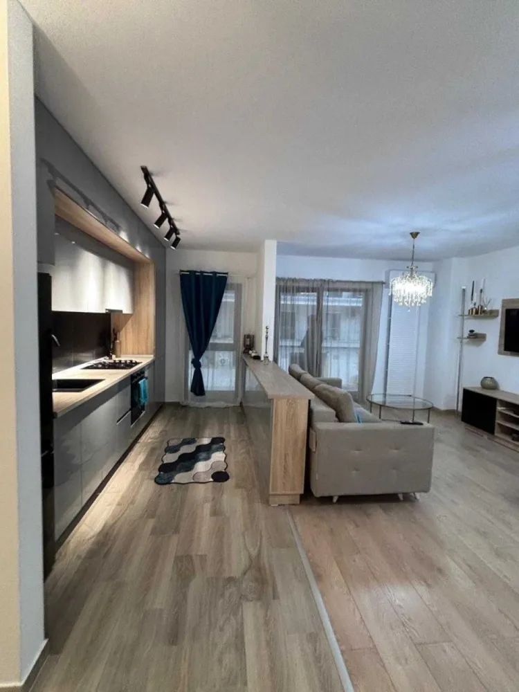 Apartament 2 Camere Lux | Locație Premium | Complet Mobilat - Vă prezentăm un apartament de 2 camere în regim de lux, situat într-unul dintre cele mai liniștite și sigure cartiere ale Bucureștiului, o locație ideală pentru cei ce caută un stil de viață premium. Caracteristici: - Finisaje de top: Design modern, rafinament și confort la superlativ. - Luxul la el acasă: Mobilier de calitate superioară, amenajări deosebite și utilități complete. - Acces facil: La doar câțiva pași de stațiile RATB, tramvaiul 41 și metrou (la scară), acest apartament asigură conexiuni rapide către toate punctele de interes din oraș. Beneficii ale locației: - Centre comerciale și mall-uri în imediata apropiere. - Acces la parcul Drumul Taberei – perfect pentru plimbări și activități recreative. - Proximitatea Stadionului Steaua și a restaurantelor de top, cu meniuri diversificate și ingrediente de cea mai înaltă calitate. - Hypermarket Auchan, piețe cu produse tradiționale fresh, centre spa, unități medicale și diverse zone de promenadă pentru momente de relaxare. Nu ratați această oportunitate de excepție! Un apartament cu o astfel de poziționare și dotări este rar disponibil pe piață. Contactați-ne acum pentru o vizionare și transformați această ofertă în căminul dumneavoastră!