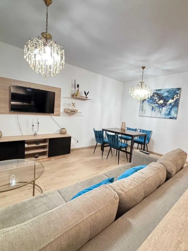 Apartament 2 Camere Lux | Locație Premium | Complet Mobilat - Vă prezentăm un apartament de 2 camere în regim de lux, situat într-unul dintre cele mai liniștite și sigure cartiere ale Bucureștiului, o locație ideală pentru cei ce caută un stil de viață premium. Caracteristici: - Finisaje de top: Design modern, rafinament și confort la superlativ. - Luxul la el acasă: Mobilier de calitate superioară, amenajări deosebite și utilități complete. - Acces facil: La doar câțiva pași de stațiile RATB, tramvaiul 41 și metrou (la scară), acest apartament asigură conexiuni rapide către toate punctele de interes din oraș. Beneficii ale locației: - Centre comerciale și mall-uri în imediata apropiere. - Acces la parcul Drumul Taberei – perfect pentru plimbări și activități recreative. - Proximitatea Stadionului Steaua și a restaurantelor de top, cu meniuri diversificate și ingrediente de cea mai înaltă calitate. - Hypermarket Auchan, piețe cu produse tradiționale fresh, centre spa, unități medicale și diverse zone de promenadă pentru momente de relaxare. Nu ratați această oportunitate de excepție! Un apartament cu o astfel de poziționare și dotări este rar disponibil pe piață. Contactați-ne acum pentru o vizionare și transformați această ofertă în căminul dumneavoastră!