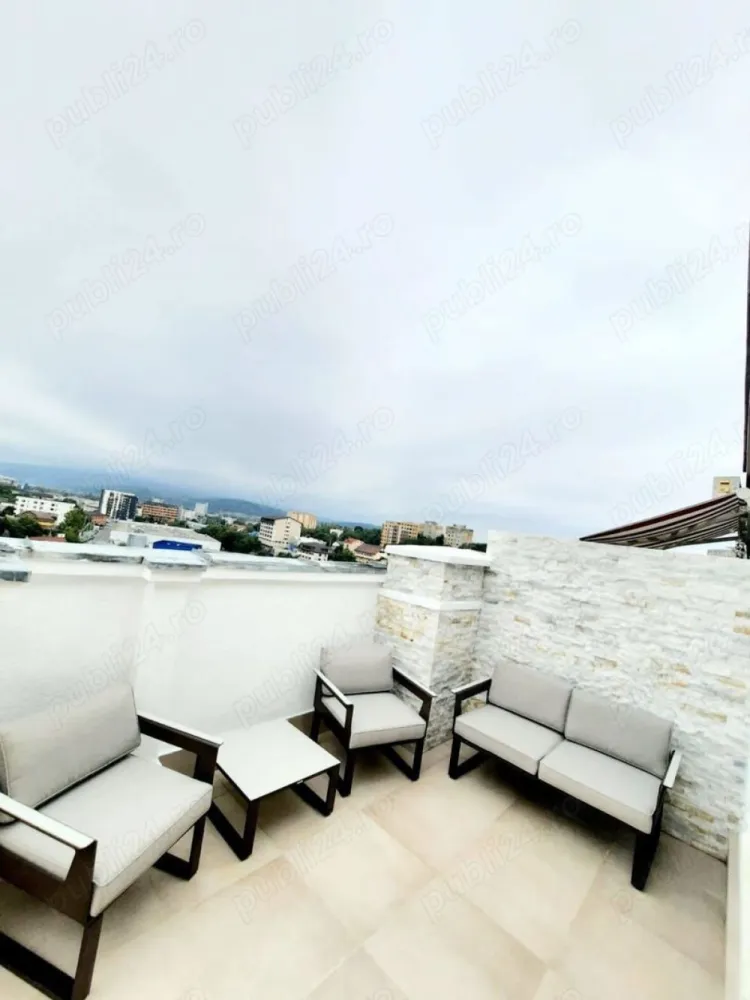 PENTHOUSE Tatarasi - Green Park - Apartament cu 4 camere de tip penthouse in Tatarasi, etaj 8 8, ansamblul rezidential Green Park, complet mobilat si utilat, exact cum este prezentat in fotografii. Suprafata utila apartament : 92 mp Suprafata utila cu tot cu terasa si bucatarie de vara: 134 mp Suprafata construita 160 mp Apartamentul este mobilat si utilat complet, renovat recent , terasa renovata recent, view spre oras , ARE 3 BAI. Kaufland 100 m Imobilul este liber de sarcini PRET 222.000 EURO NEGOCIABIL !!! (sau SCHIMB CU CASA IN ORAS SAU FF APROAPE) Mai multe poze si video trimit pe whatapp ! Va invitam la vizionari ! Mai multe detalii : 7 4 8 1 2 6 1 8 8