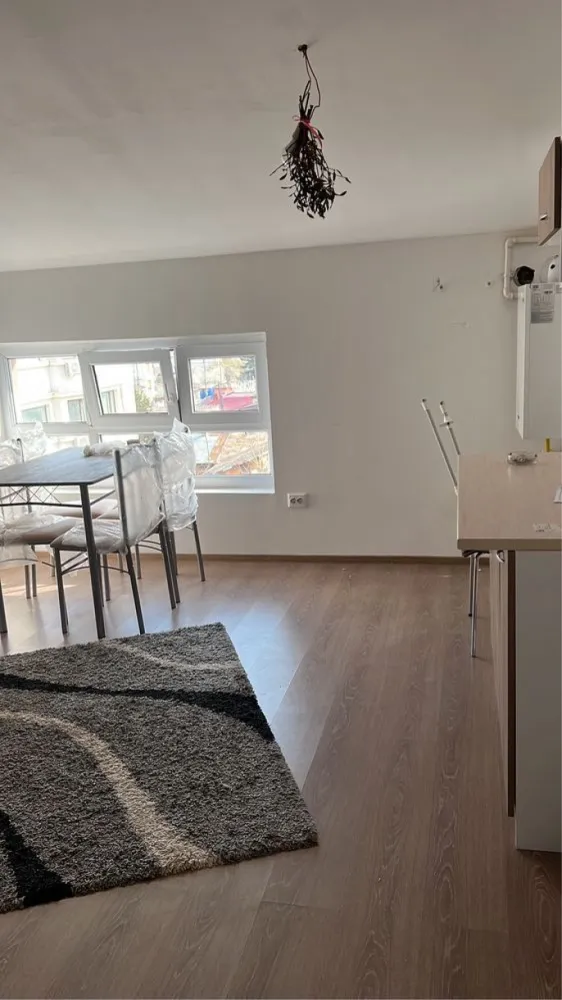 Casa la curte 3 camere baie bucatarie - Casa la curte strada trompetului centrală proprie 3 cam bucătărie baie nemobilat / 75mp casa 250 mp total,singur în curte,toate utilitatile,casa întreținută ,este bună pt o familie mai mare