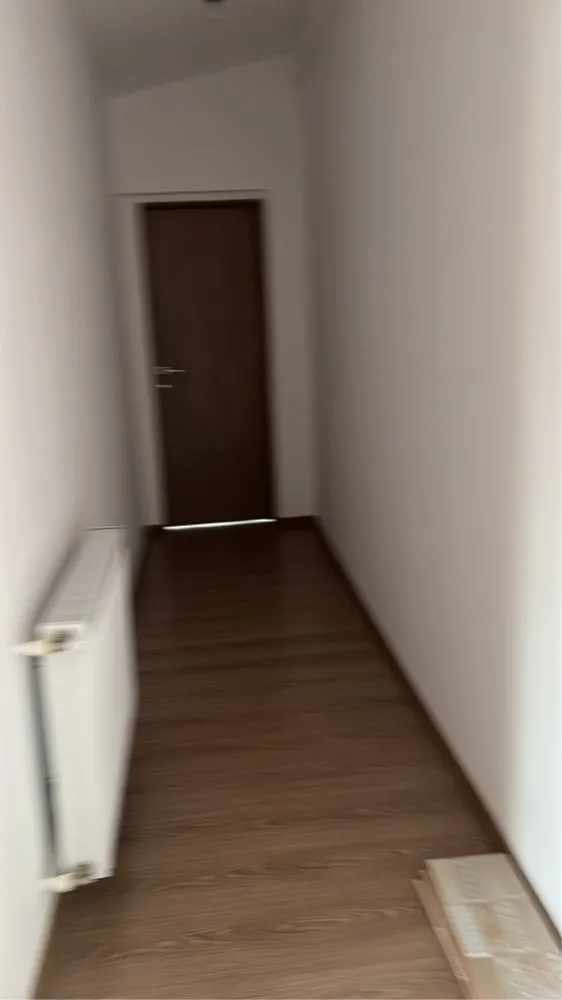 Casa la curte 3 camere baie bucatarie - Casa la curte strada trompetului centrală proprie 3 cam bucătărie baie nemobilat / 75mp casa 250 mp total,singur în curte,toate utilitatile,casa întreținută ,este bună pt o familie mai mare