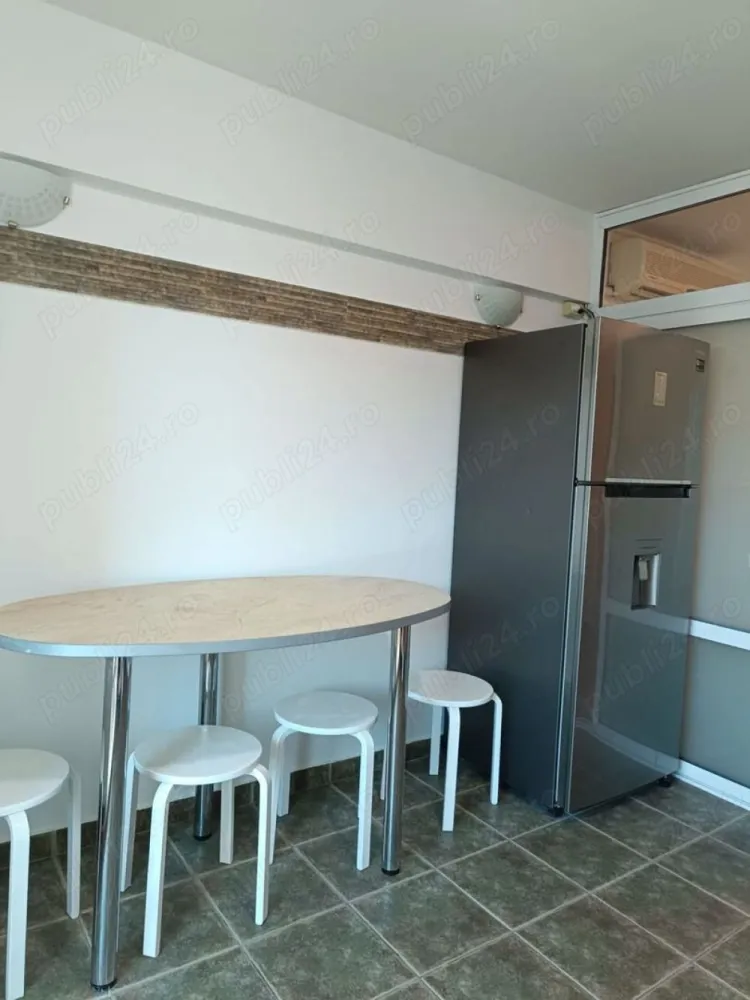 Inchiriez apartament 2 camere, Berceni, strada Panselelor. - Apartament 2 camere decomandat, etaj 6 din 8, 2 lifturi, mobilat, utilat, 2 aere conditionate, bucatarie noua, proaspat vopsit.nu dispune de centrala propie dar este foarte calduros. 10 min de mers pe jos de aparatorii patriei si 15 min de piata sudului. Se cere 430 euro si se inchiriaza pe 400 euro Fara agentii