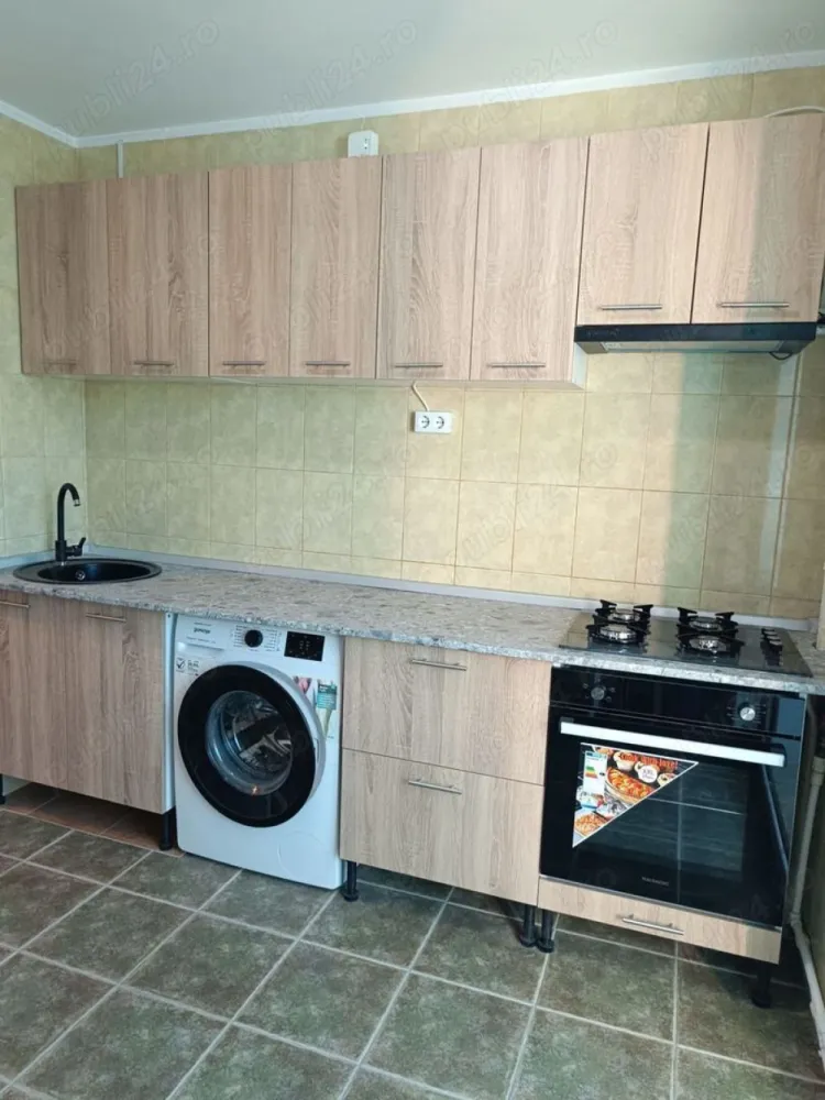 Inchiriez apartament 2 camere, Berceni, strada Panselelor. - Apartament 2 camere decomandat, etaj 6 din 8, 2 lifturi, mobilat, utilat, 2 aere conditionate, bucatarie noua, proaspat vopsit.nu dispune de centrala propie dar este foarte calduros. 10 min de mers pe jos de aparatorii patriei si 15 min de piata sudului. Se cere 430 euro si se inchiriaza pe 400 euro Fara agentii